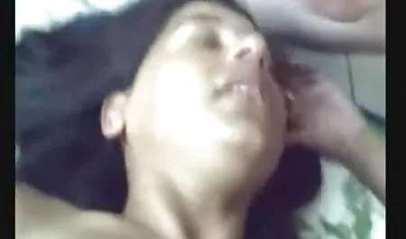 সুন্দরী চোদা চুদী বালিকা