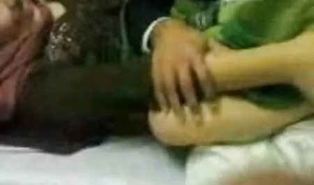 মুরালেরা আমার বাসার নতুন চুদা চুদি ভিডিও শোবার ঘর এসে পড়ে!