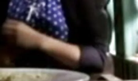 ভি পর্নোগ্রাফি-স্বর্ণকেশী সহকারী তার মূত্রত্যাগ বাংলা ভাবির চুদা চুদি করে!