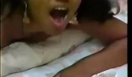 শ্যামাঙ্গিণী একাকী বাংলাচুদা চুদি কামে দিশাহারা মহিলার এশিয়ান
