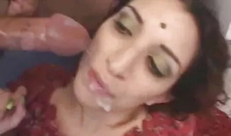 সুন্দরী বাংলা ভাবির চুদাচুদি বালিকা