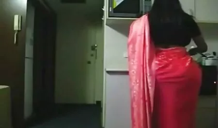 আরো ছবি ও ভিডিও বাংলা চুদাচুুদি দেখুন